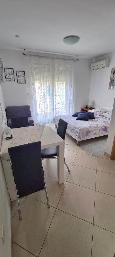 Apartman Scotti Kaštela Екстериор снимка